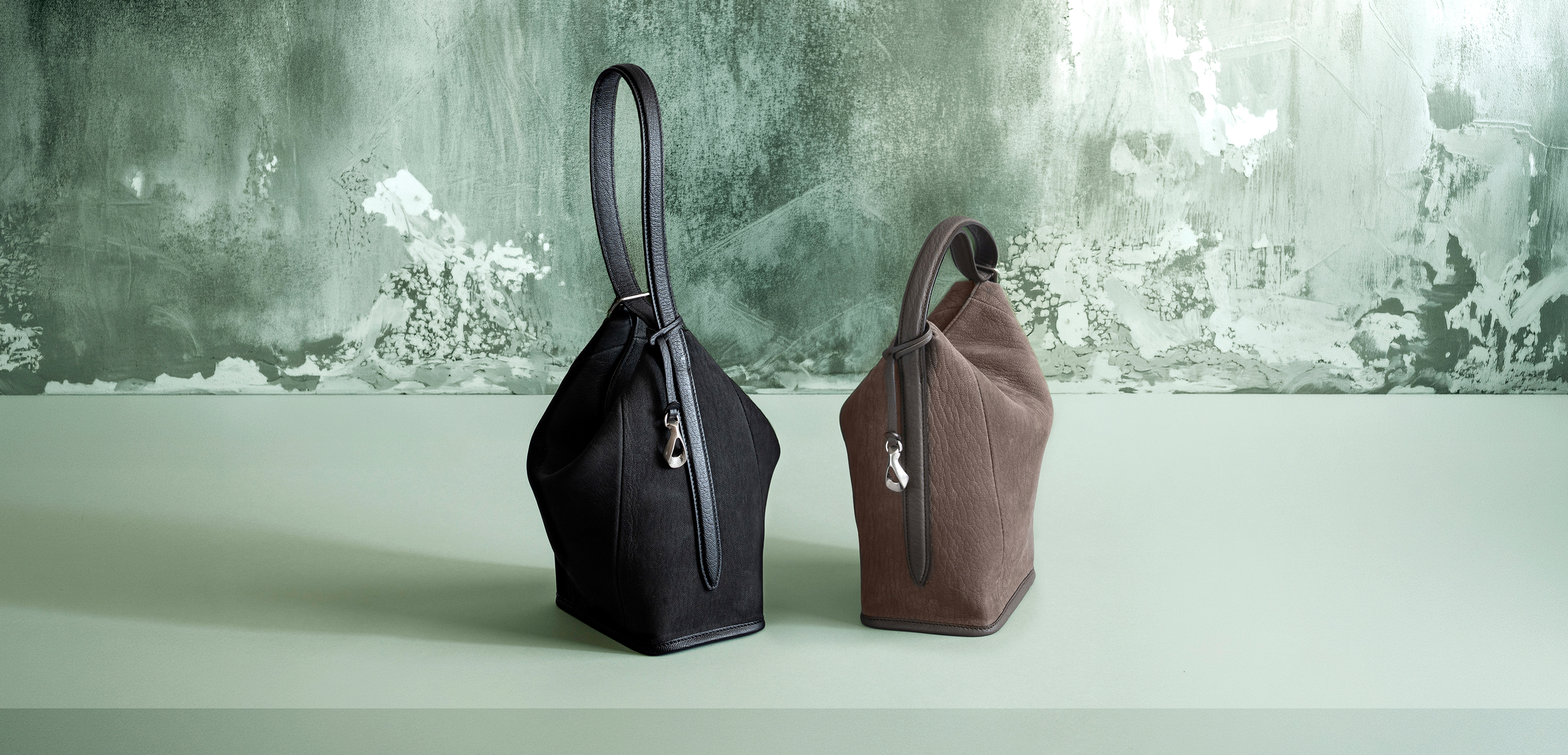 ヌバック ハンド＆バングルバッグ 《Follow》登場。