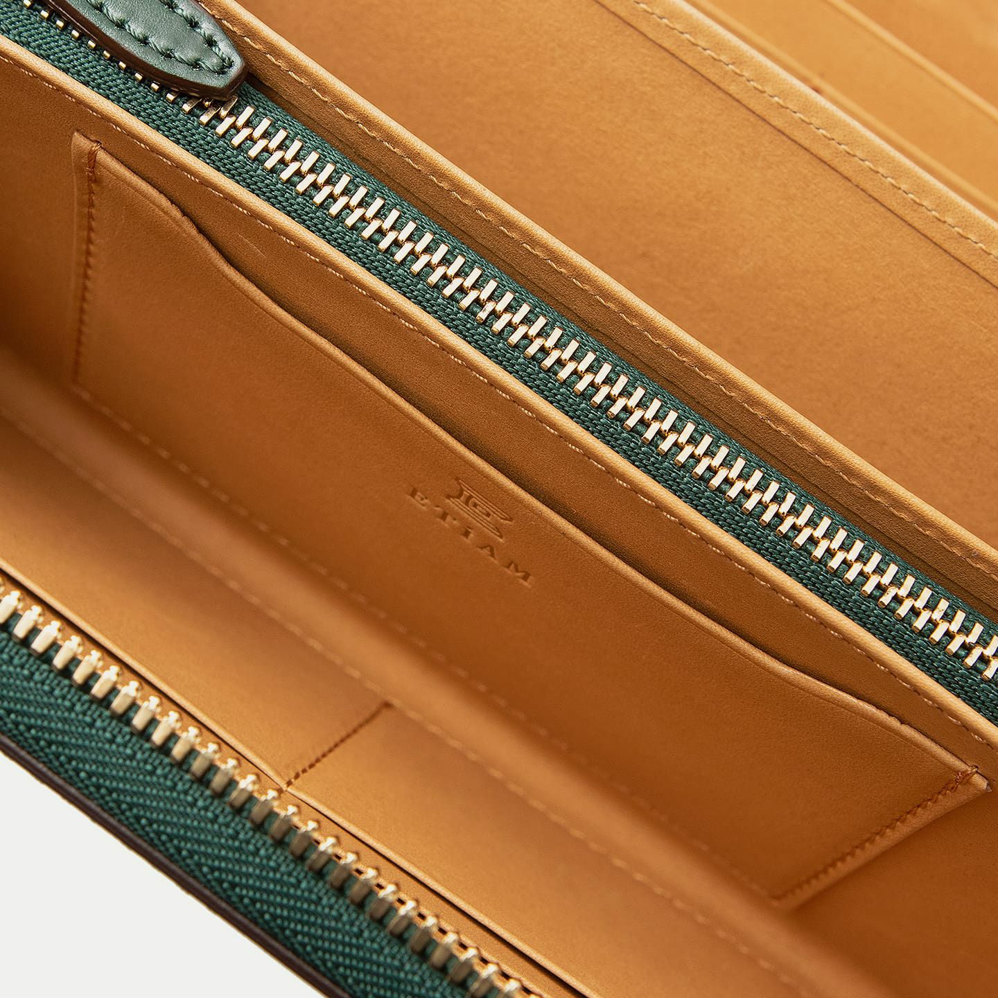 コードバン ラウンドジップ長財布 - British Green - | ETiAM