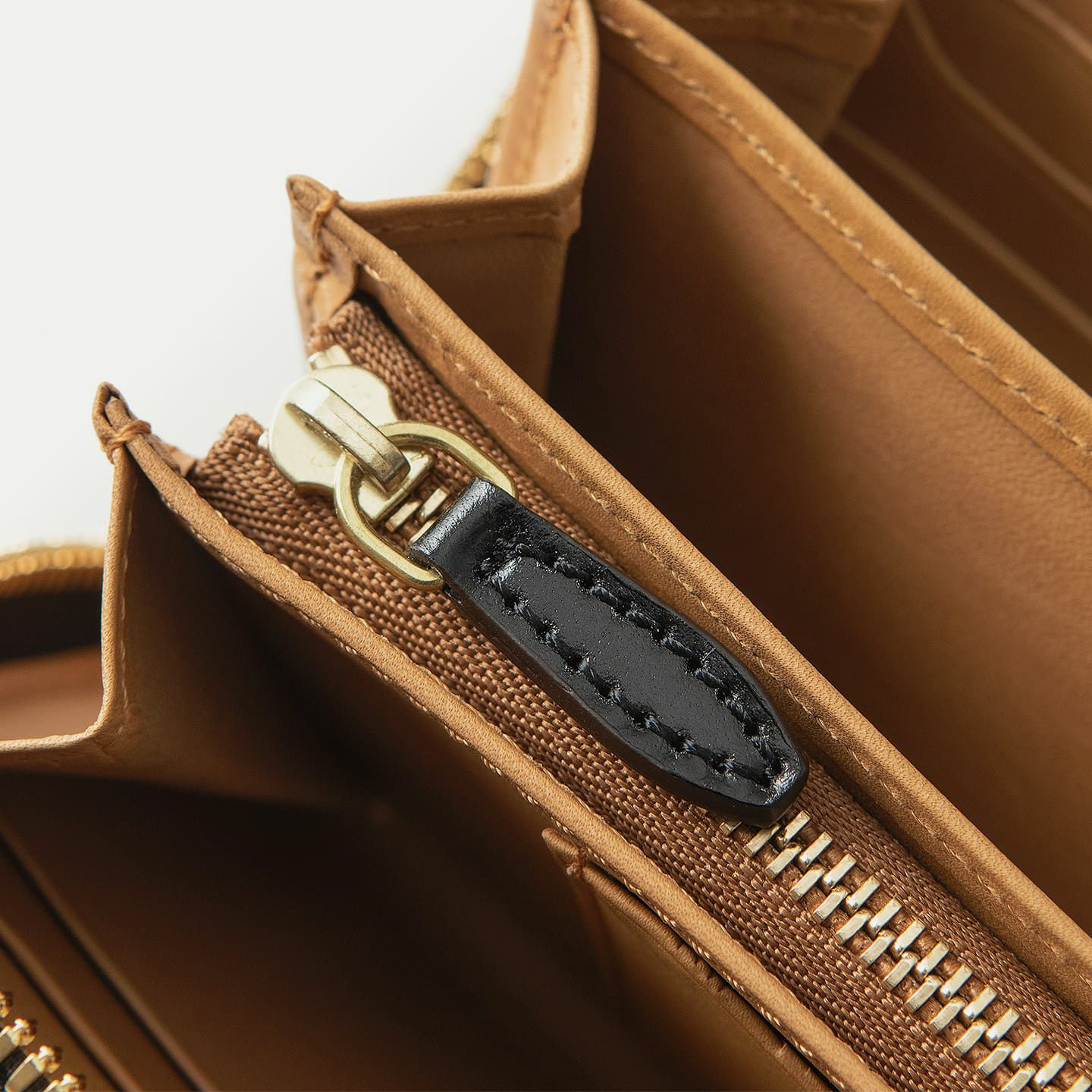 コードバン ラウンドジップ長財布 - Black - | ETiAM
