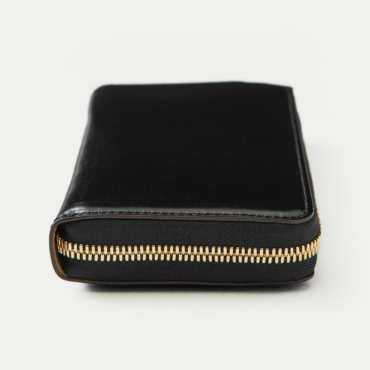 コードバン ラウンドジップ長財布 - Black - | ETiAM