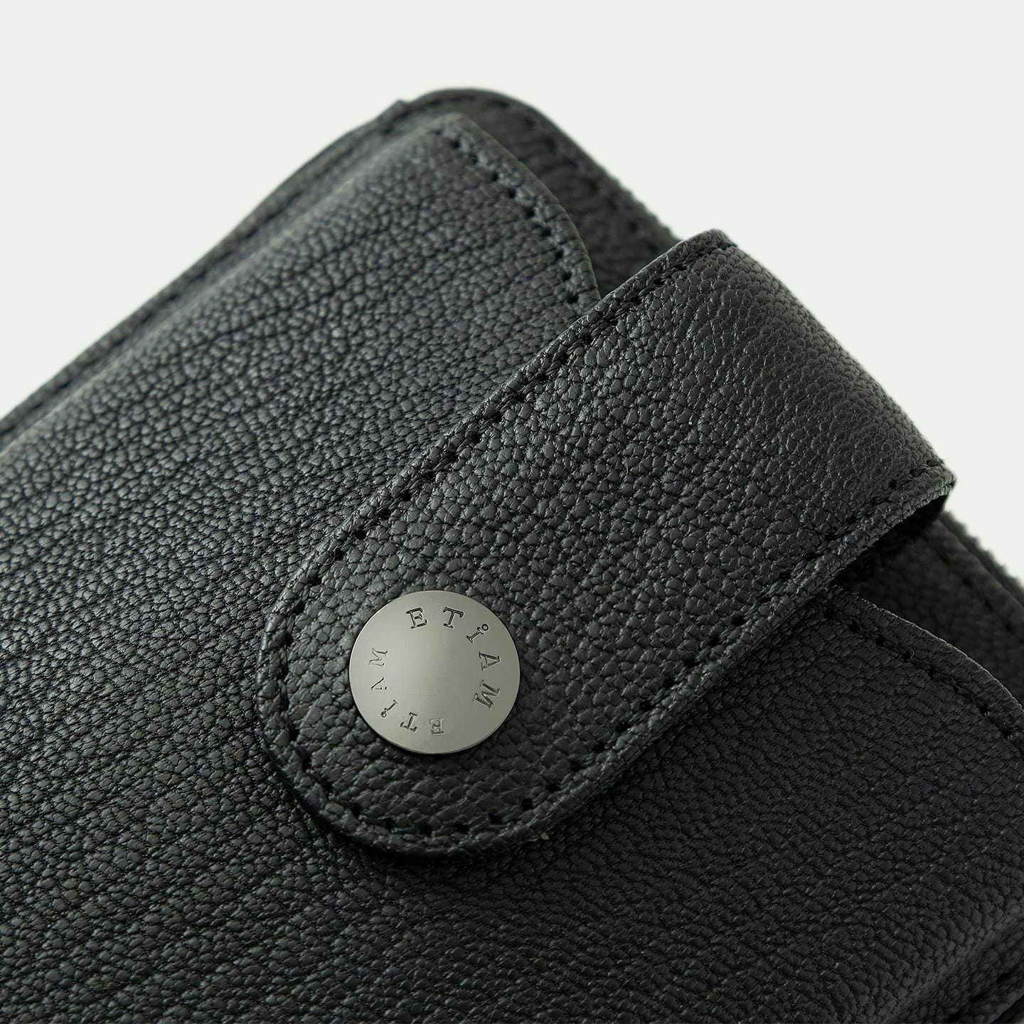 ゴート L字ファスナーウォレットショルダー《Envelop》 - Black - | ETiAM