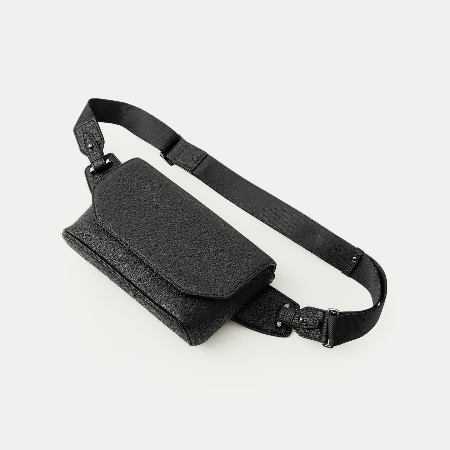 ゴート ボディバッグ《Liberty》 - Black - | ETiAM
