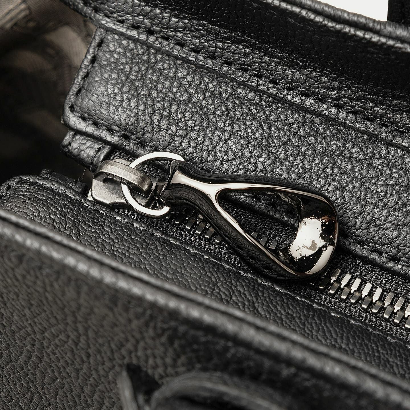 ゴート ファスナートートバッグ（L）《Flexi》 - Black - | ETiAM