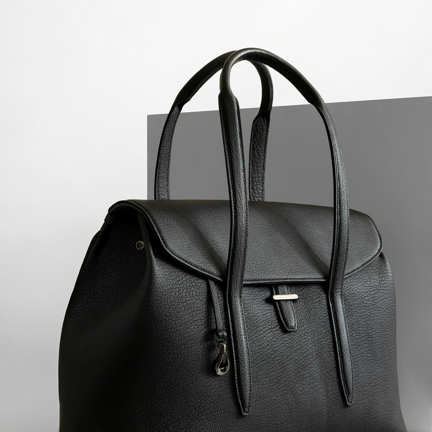 ETiAM ハンドバッグ　ブラック シェーブル ファスナートートバッグ（L）《Flexi》 - Black - | ETiAM