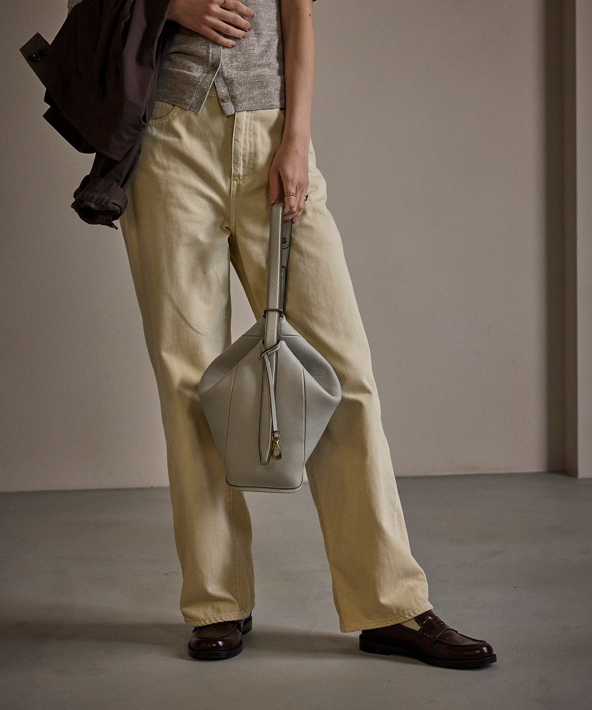 Color：Light Gray