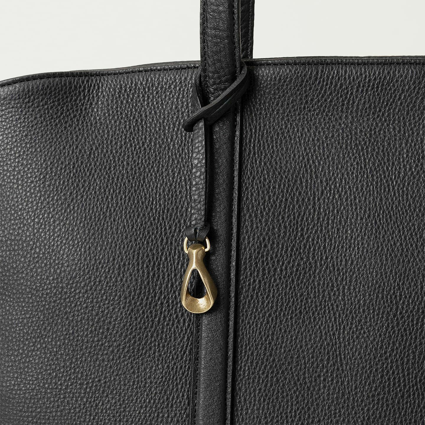 シュリンク ファスナートートバッグ（L）《Flexi》 - Black - | ETiAM