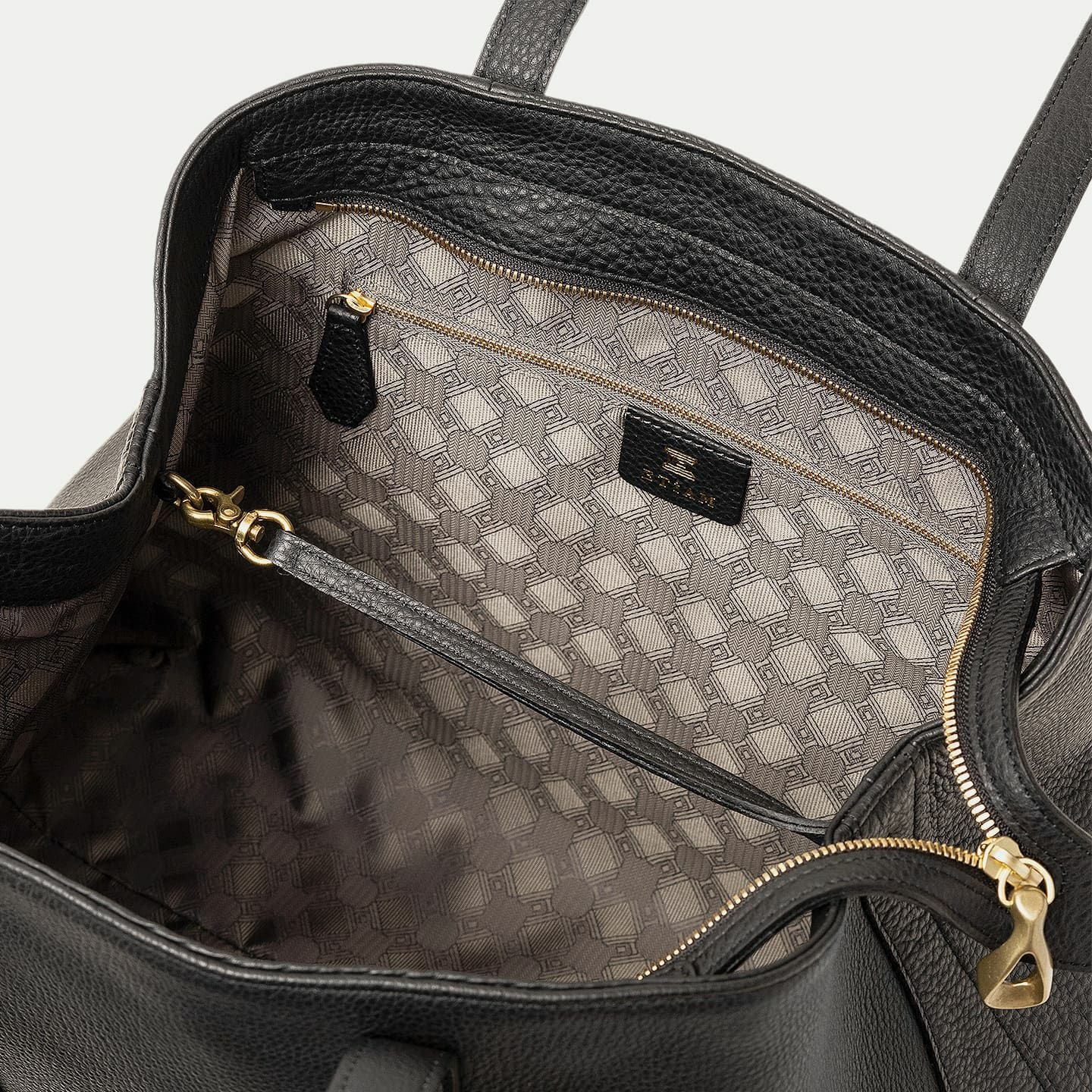 シュリンク ファスナートートバッグ（L）《Flexi》 - Black - | ETiAM