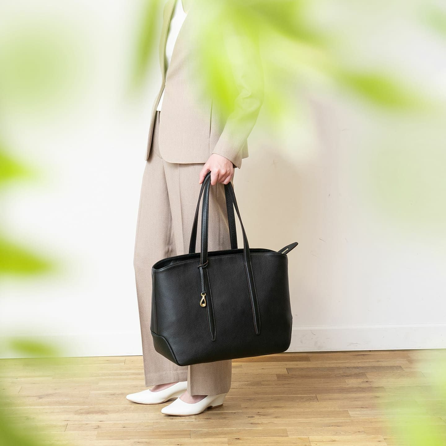 シュリンク ファスナートートバッグ(L)《Flexi》 - Black - | ETiAM シュリンク ファスナートートバッグ(L)《Flexi》 - Black - | ETiAM