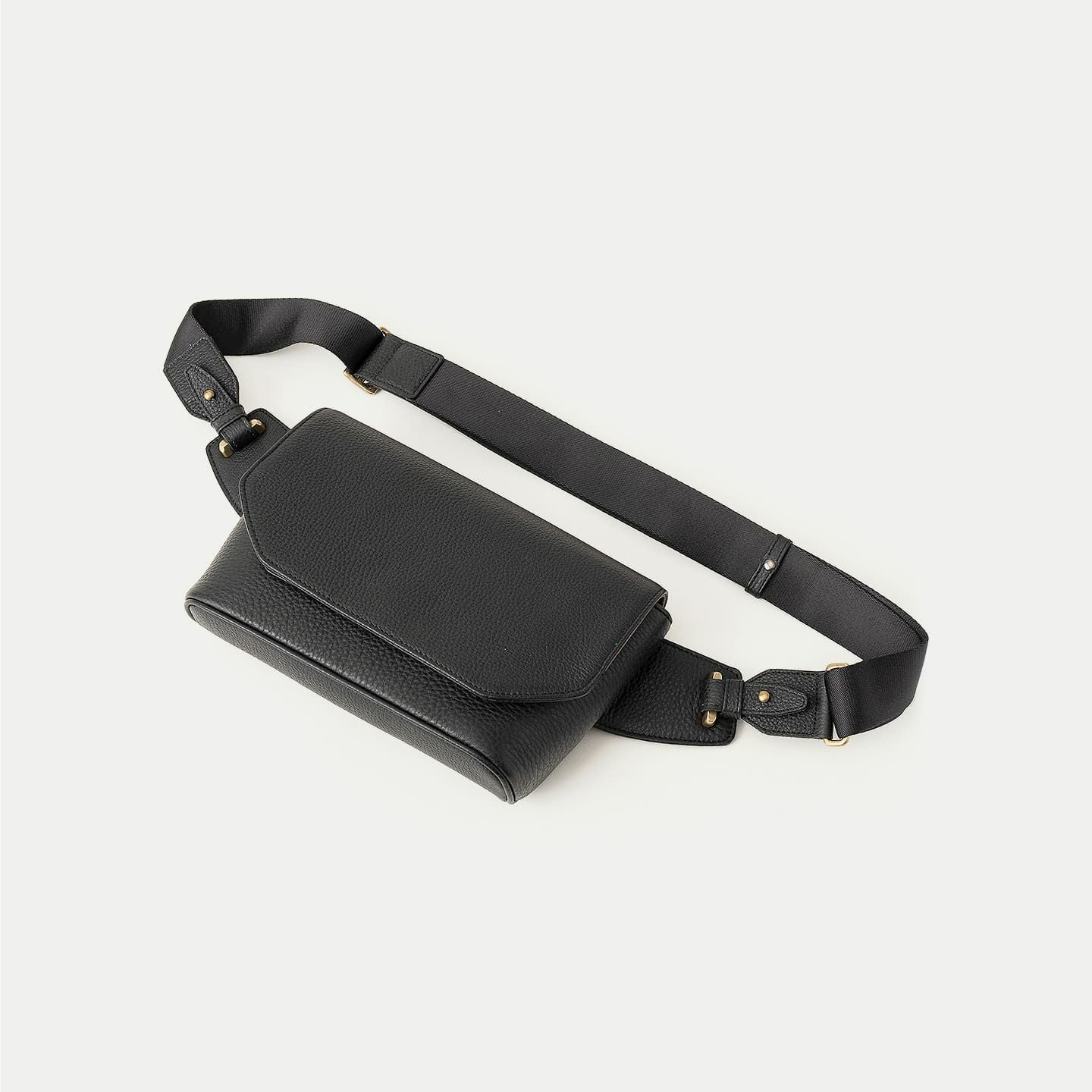 シュリンク ボディバッグ《Liberty》 - Black - | ETiAM