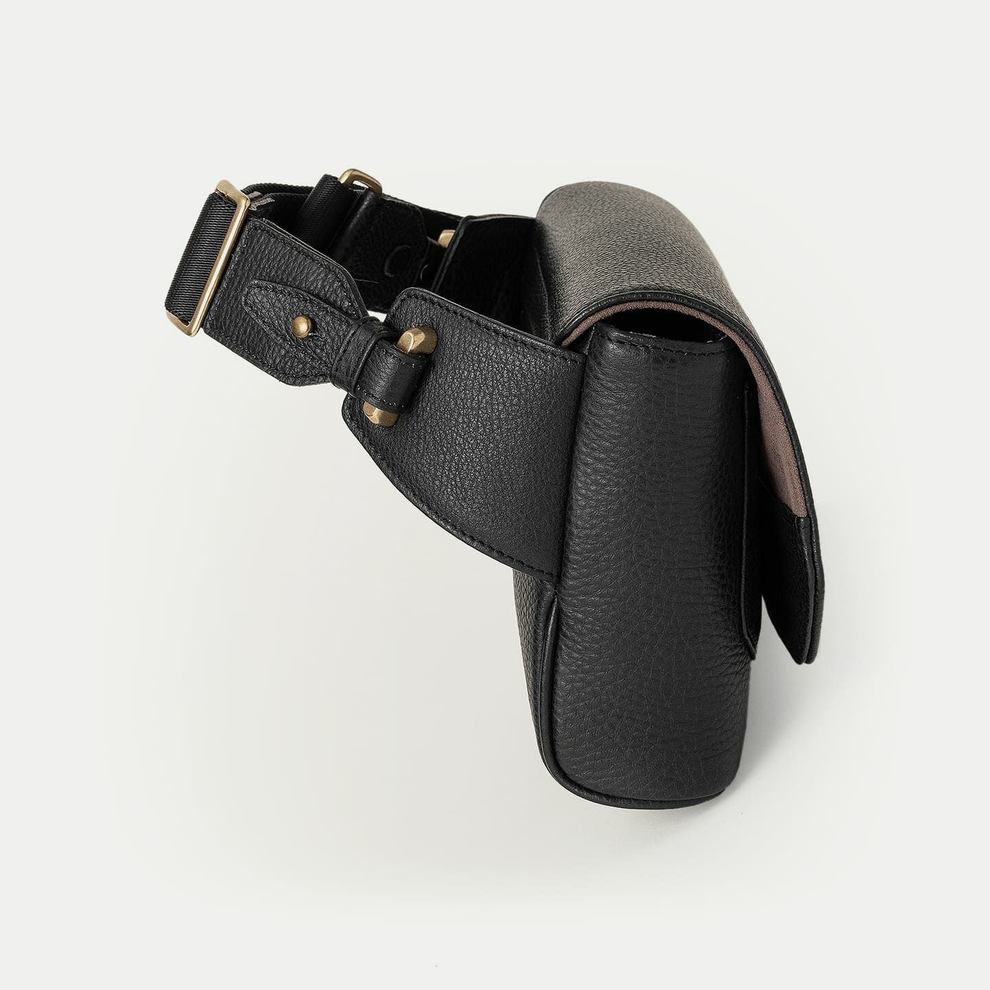 シュリンク ボディバッグ《Liberty》 - Black - | ETiAM