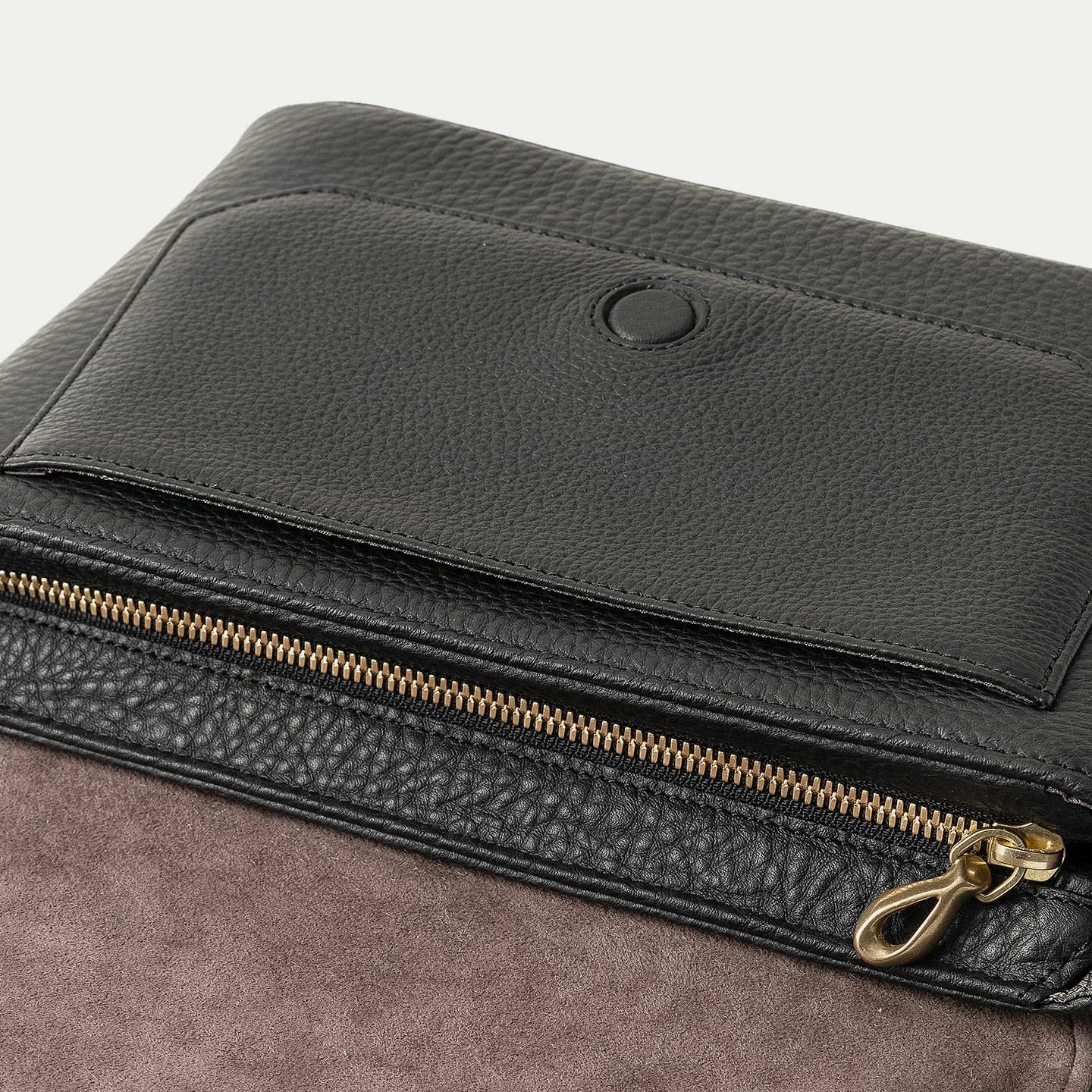 シュリンク ボディバッグ《Liberty》 - Black - | ETiAM
