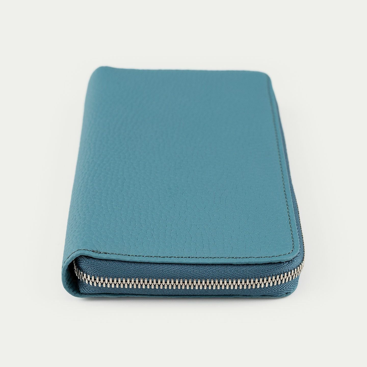 シュランケンカーフ ラウンドジップ長財布 - Light Blue - | ETiAM