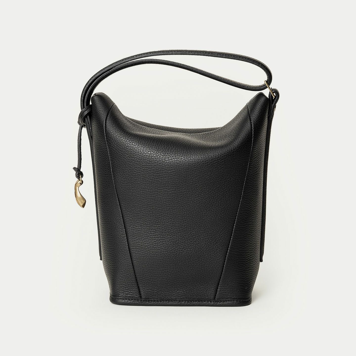 シュリンク ハンド＆バングルバッグ《Follow》 - Black - | ETiAM