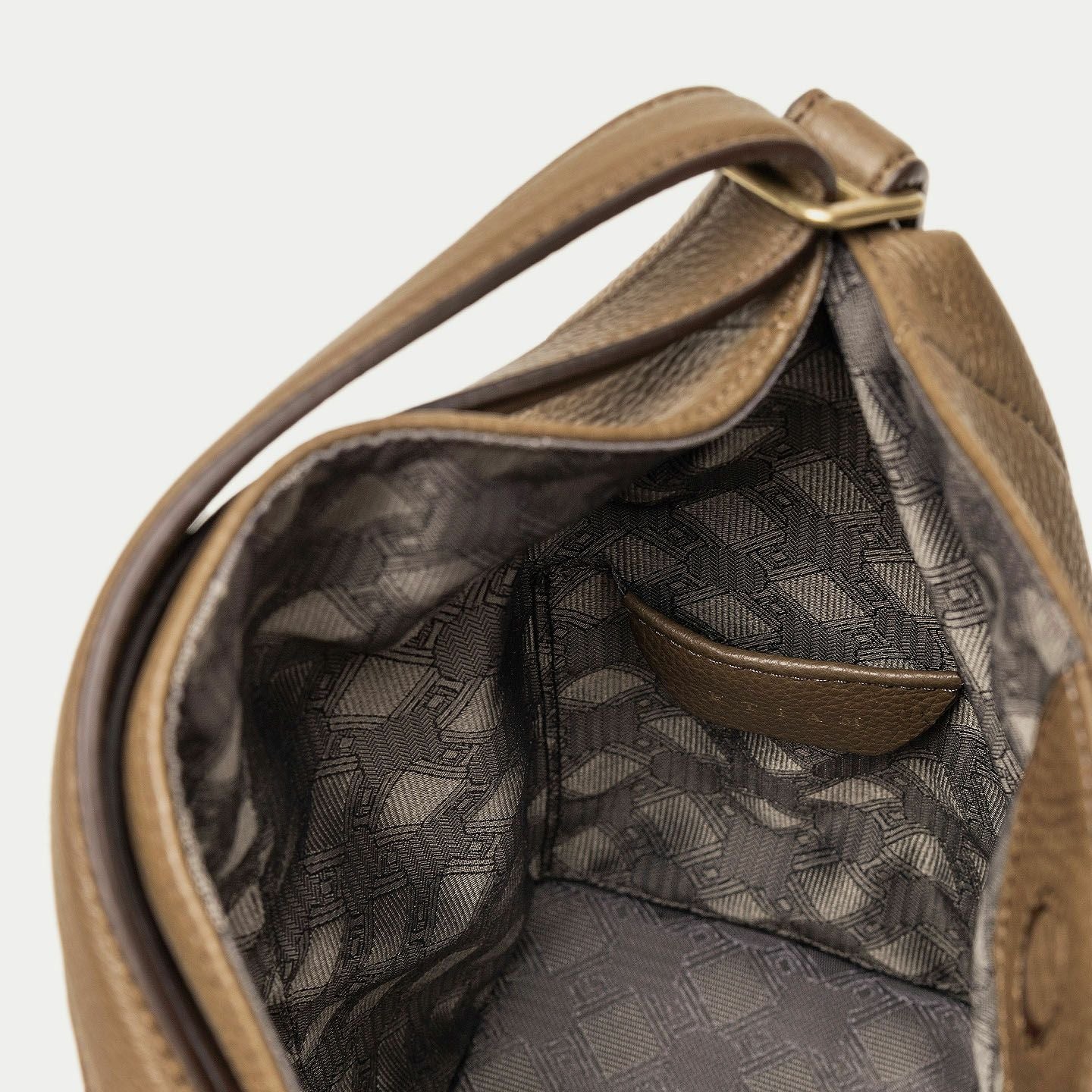 シュリンク ハンド＆バングルバッグ《Follow》 - Oak - | ETiAM