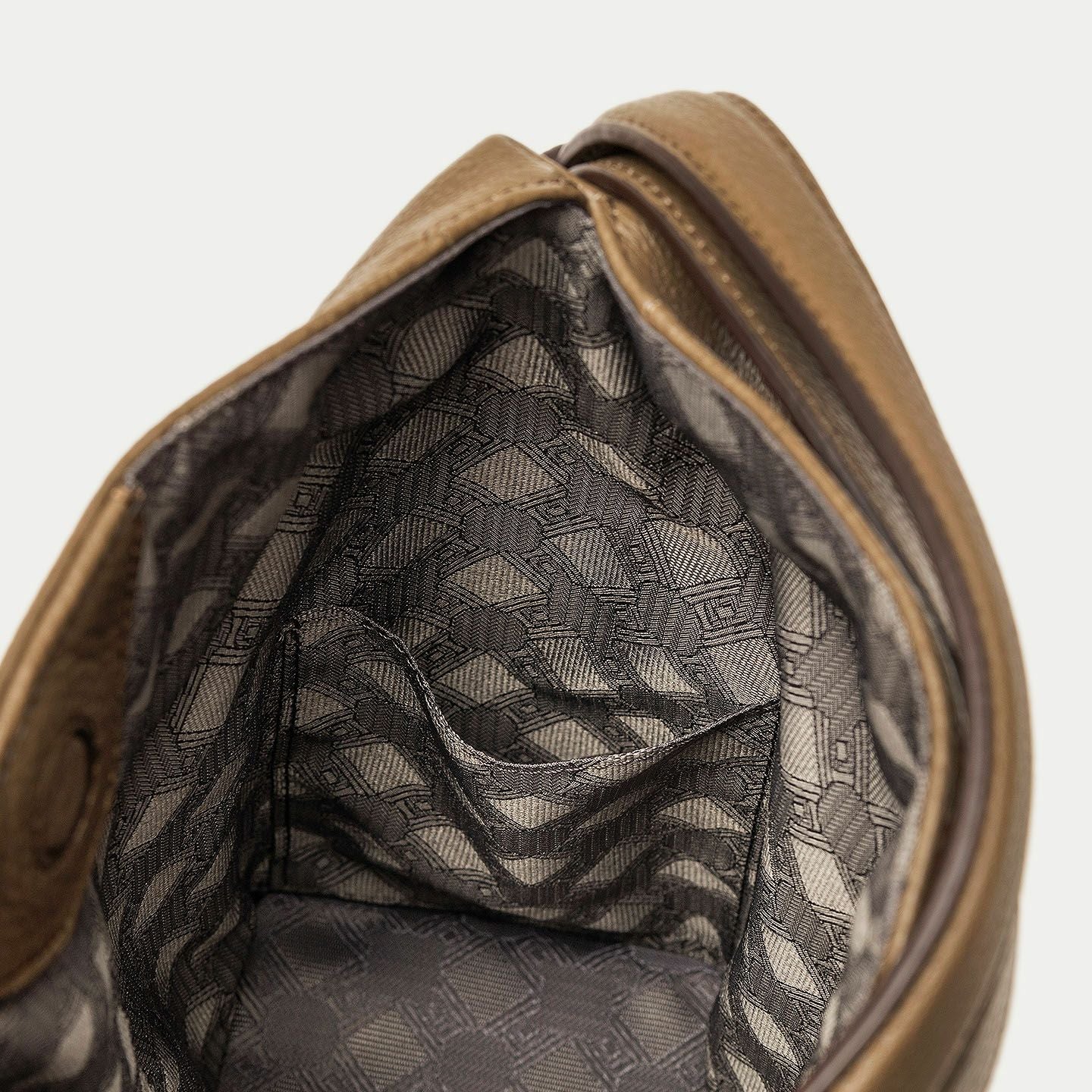 シュリンク ハンド＆バングルバッグ《Follow》 - Oak - | ETiAM