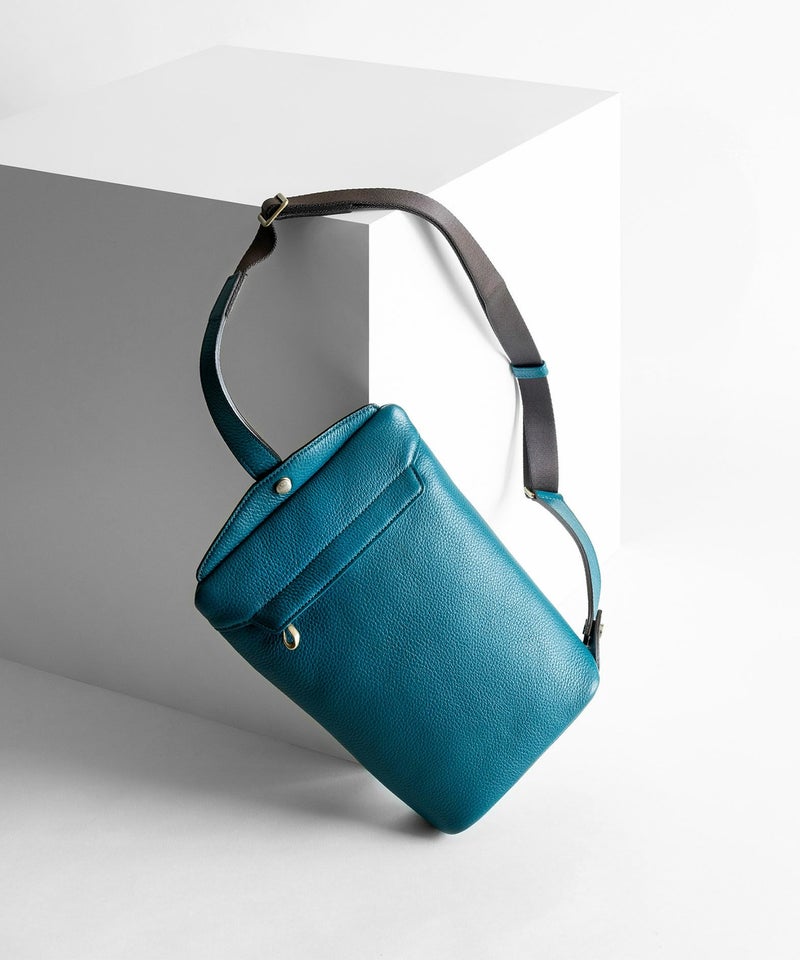 ボディバッグ《Enfold》 - Turquoise Blue -