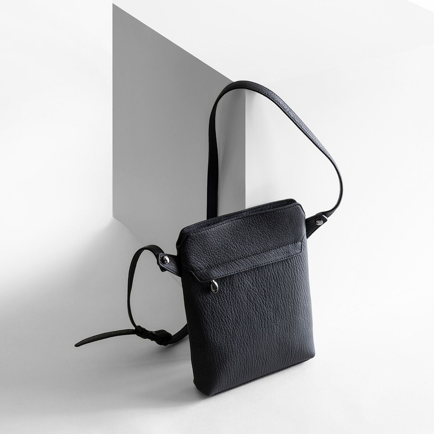ゴート L字ファスナーウォレットショルダー《Envelop》 - Black - | ETiAM