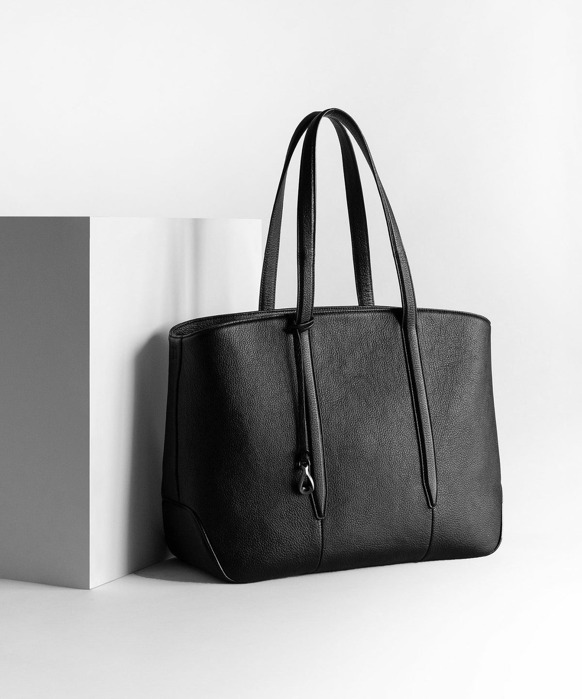 シェーブル ファスナートートバッグ（L）《Flexi》 - Black -