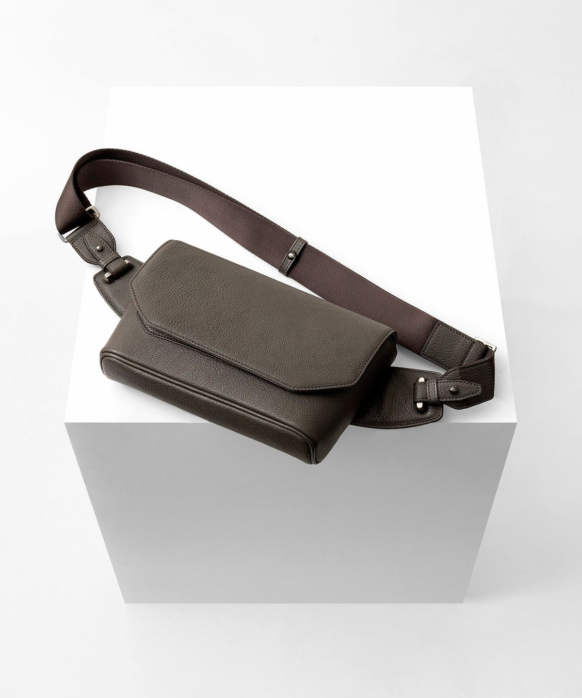 シェーブル ボディバッグ《Follow》 - Elephant Gray