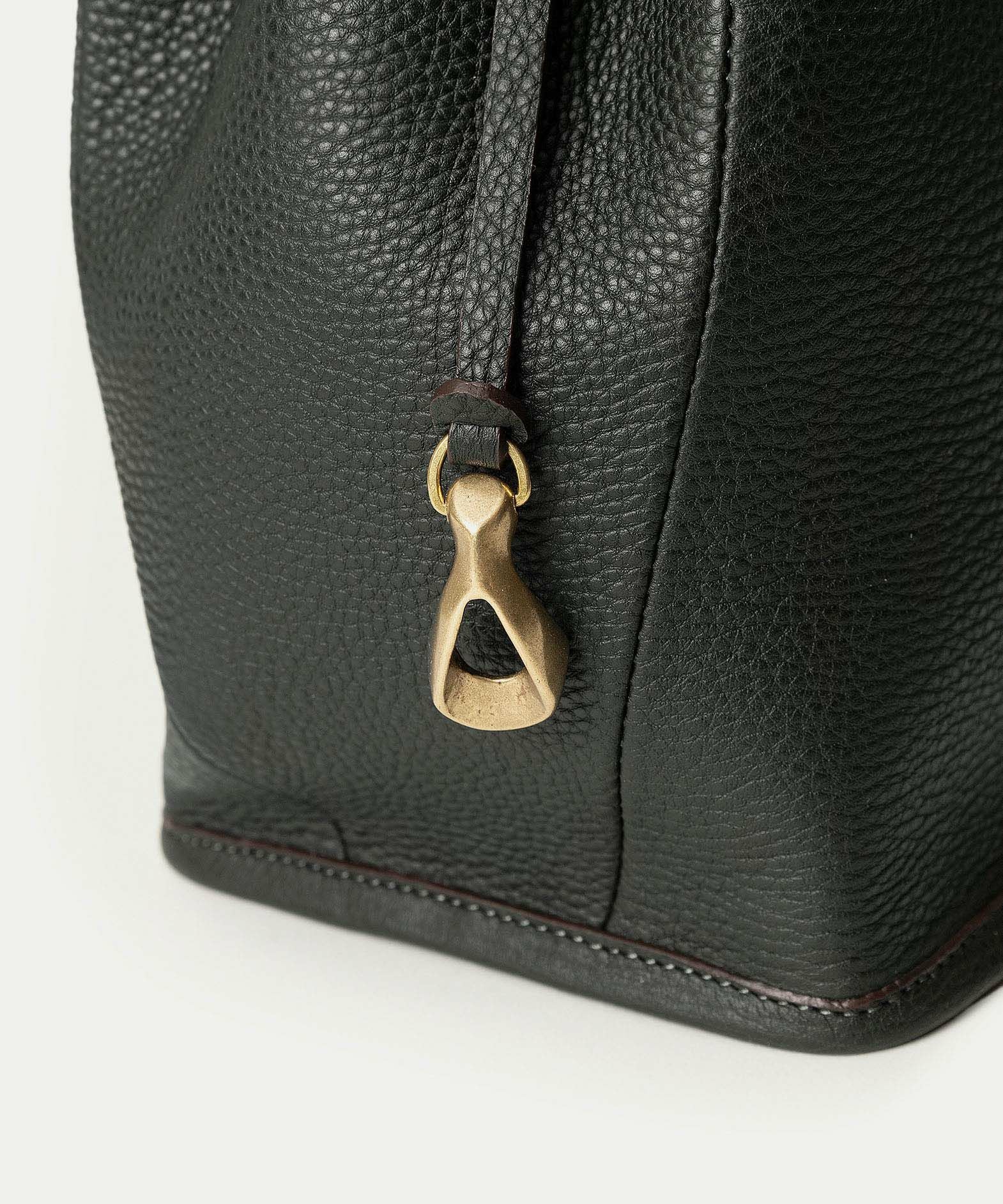 シュリンク ドローストリングバッグ《Cocoon》 - British Green - | ETiAM