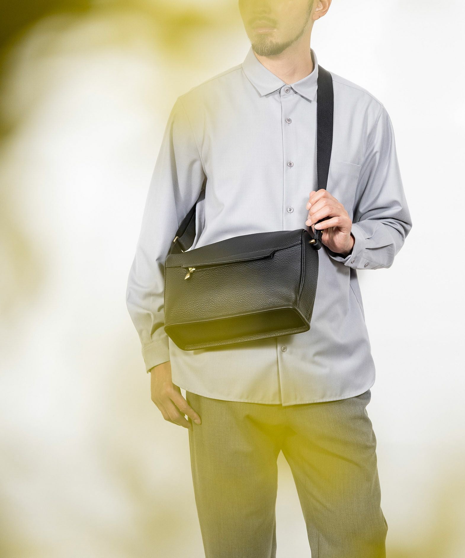 シュリンク アーチショルダーバッグ《Loop》 - Black - | ETiAM