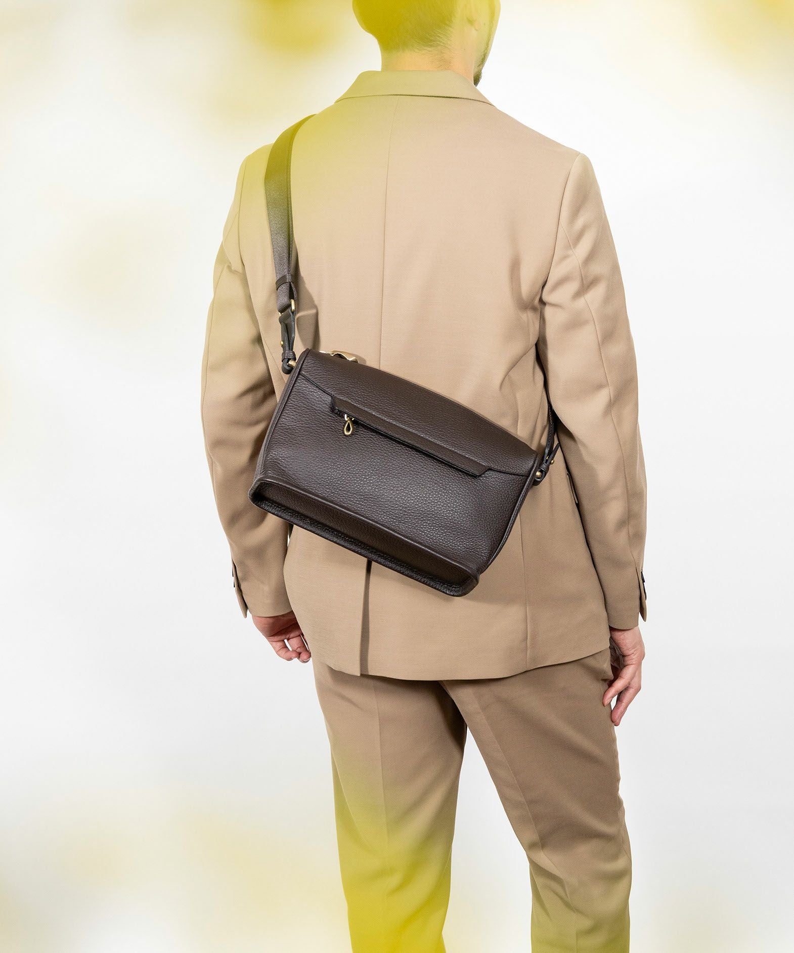 シュリンク アーチショルダーバッグ《Loop》 - Black - | ETiAM