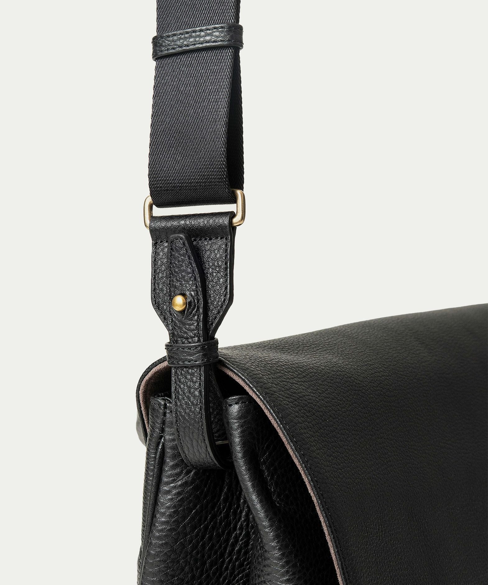 シュリンク フラップショルダーバッグ《Forward》 - Black - | ETiAM