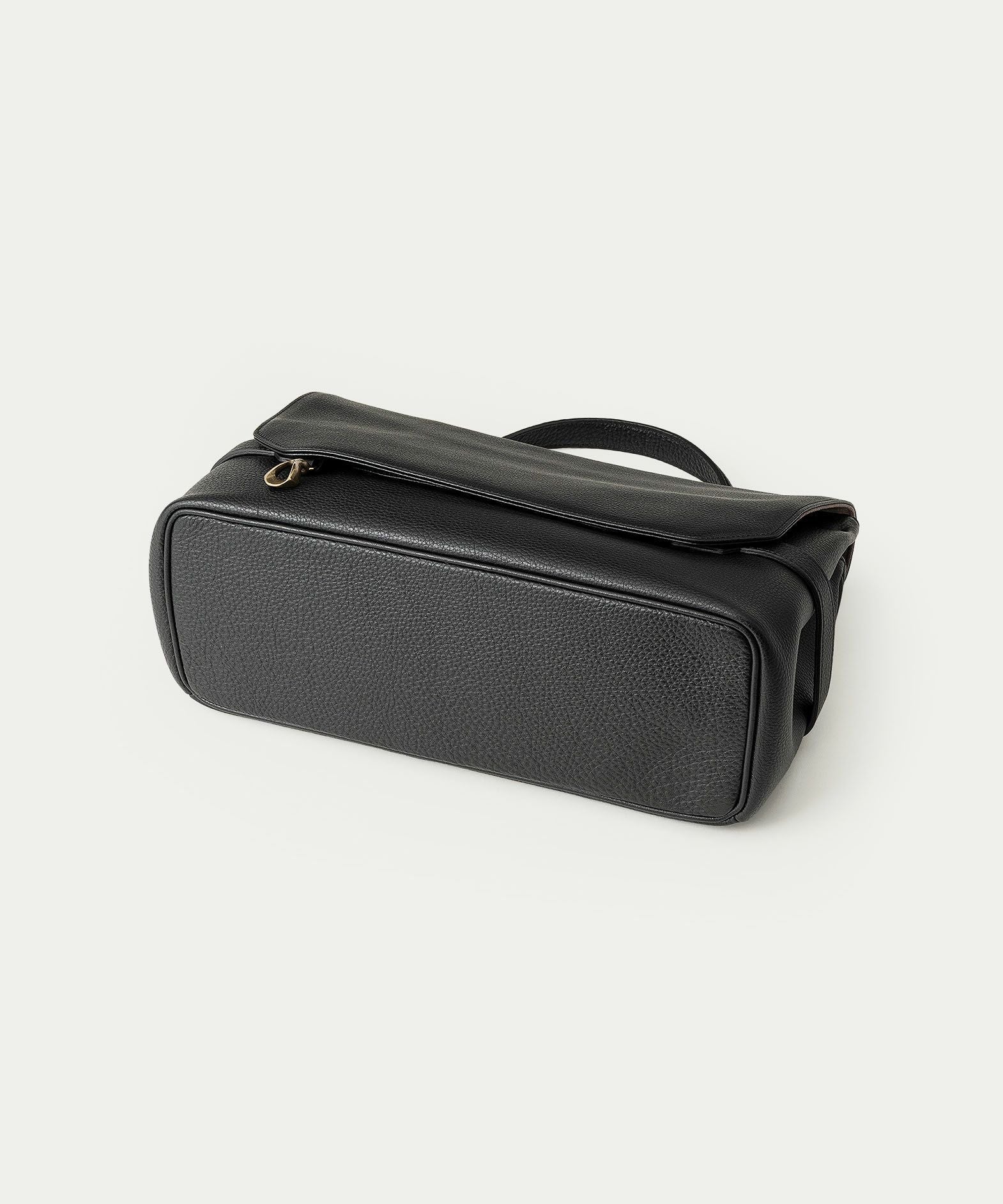シュリンク フラップショルダーバッグ《Forward》 - Black - | ETiAM