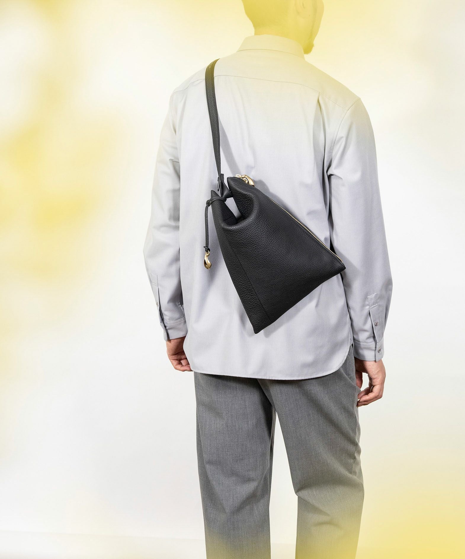 シュリンク トライアングルショルダー《Vertex》 - Black - | ETiAM