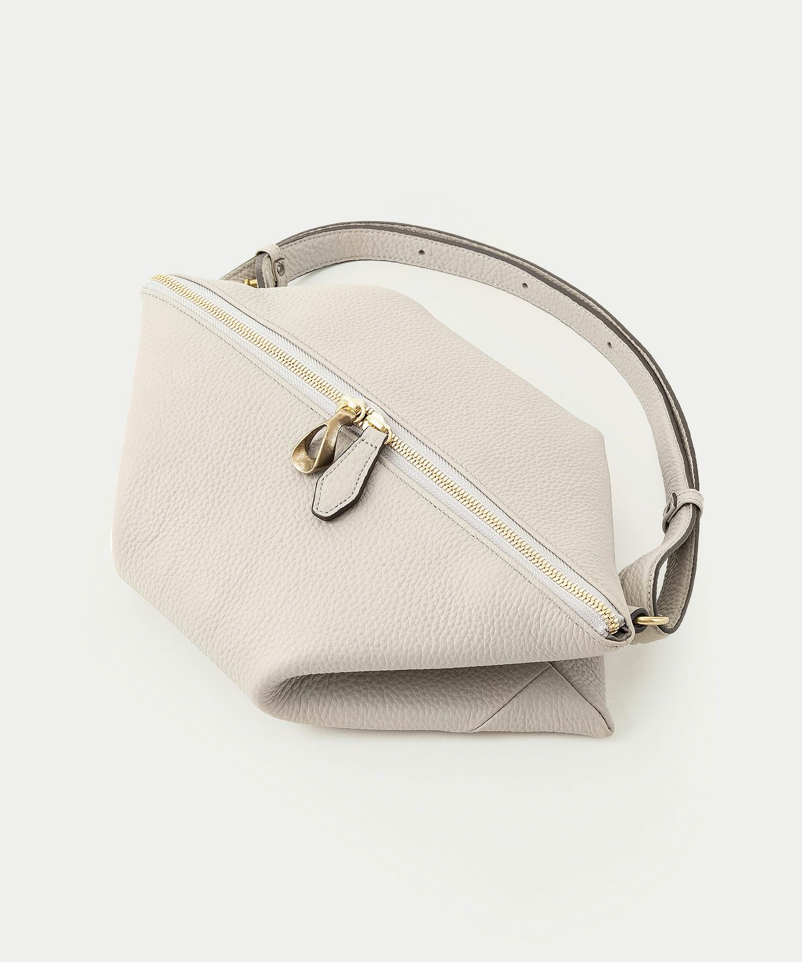 シュリンク トライアングルショルダー《Vertex》 - Light Gray - | ETiAM