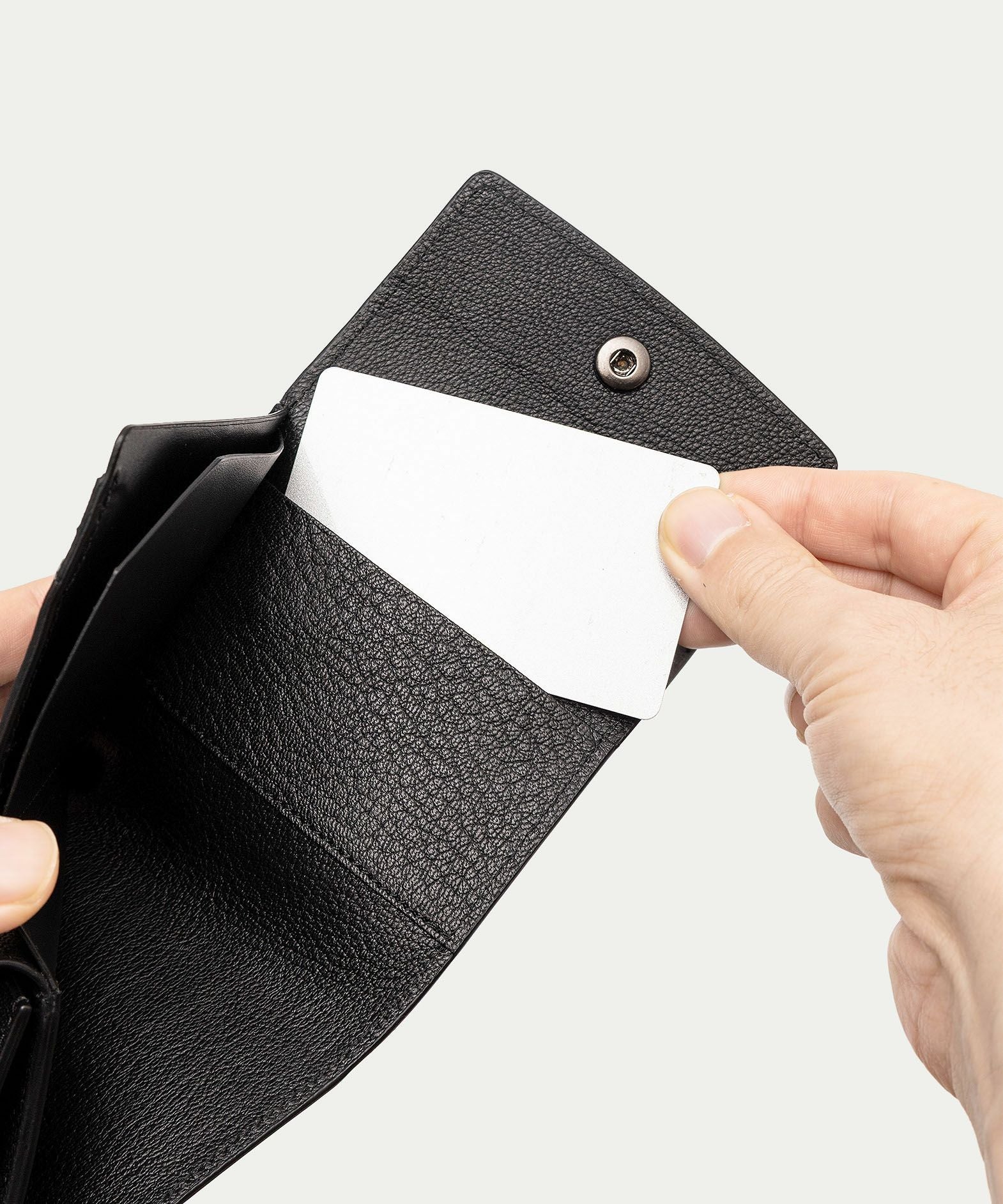 シェルコードバン 三つ折り財布 《Prior》 - Black - | ETiAM