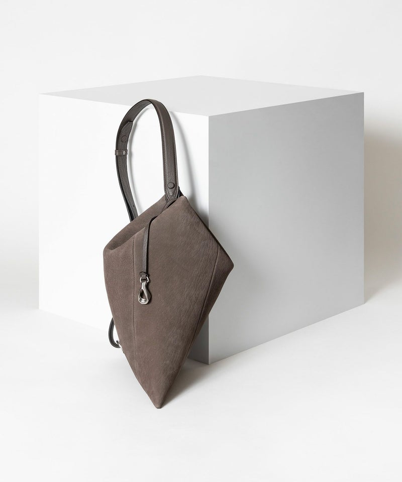 ヌバック トライアングルショルダー《Vertex》 - Greige -