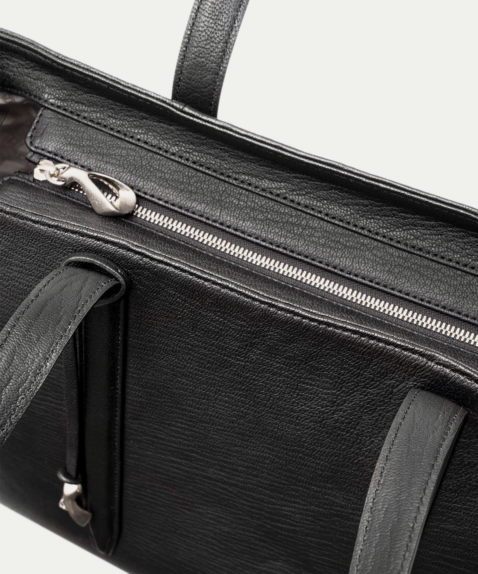 ゴート ファスナートートバッグ（L）《Flexi》 - Black - | ETiAM
