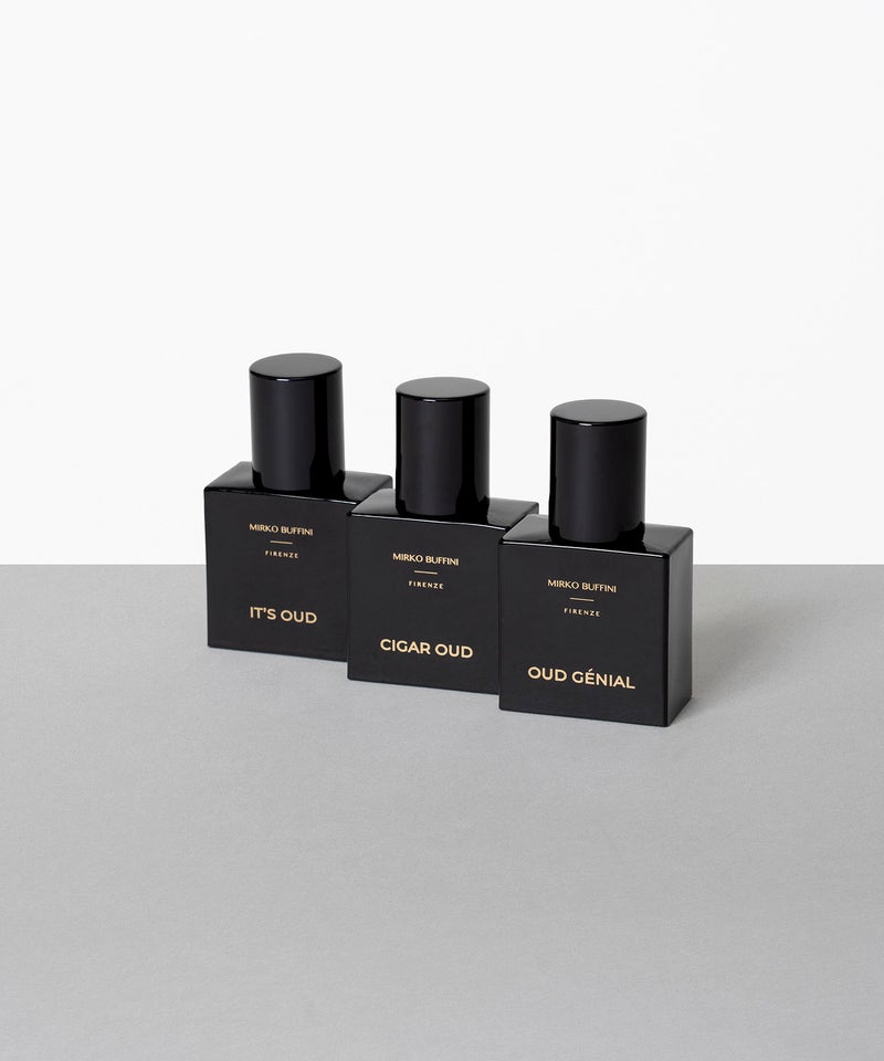3つの香りから選べる「L’OR D’OUD」コレクション。IT’S OUD、CIGAR OUD、OUD GÉNIAL、それぞれ異なる個性から、お好みの香りを1種類お選びいただけます。